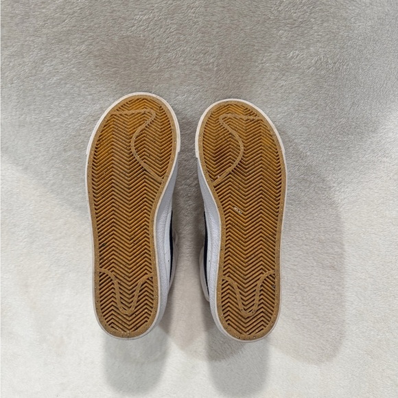 Nike Blazer Mid 77 GS High Top Leather Sneakers 3Y White Black - Picture 6 of 15